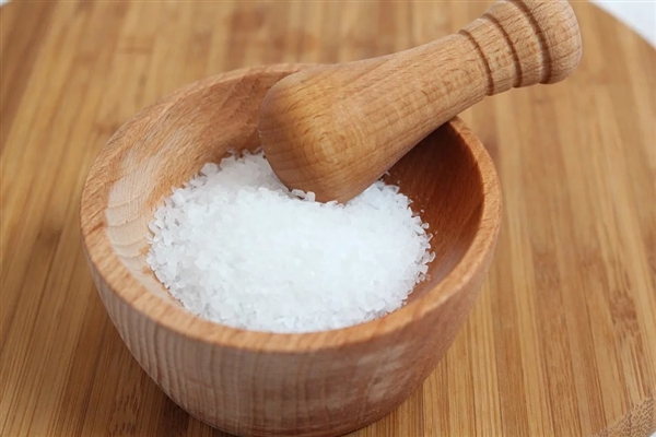 新研究：少吃盐可以降低血压 对老年人和高血压患者效果更加明显